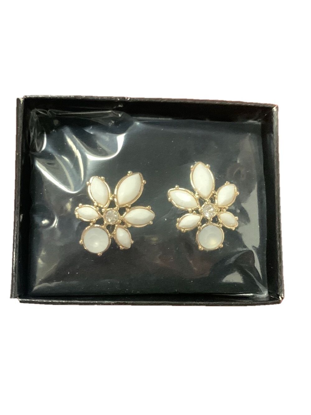 Elegant White Floral Earrings